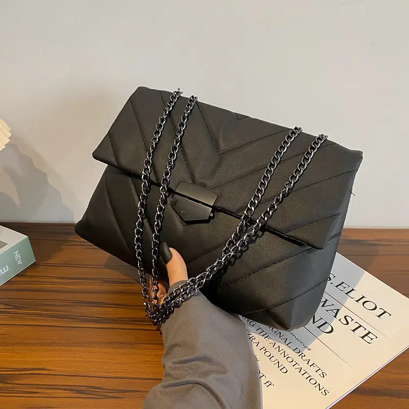 Small Black Chain Shoulder Bag for Women 2022 - Image 2