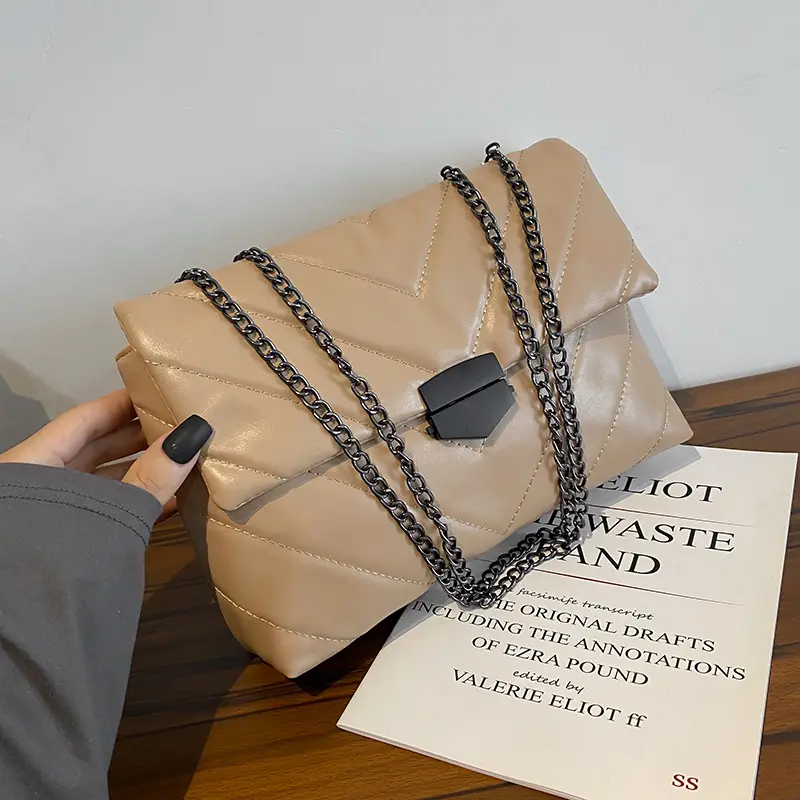 Small Black Chain Shoulder Bag for Women 2022 - Image 4