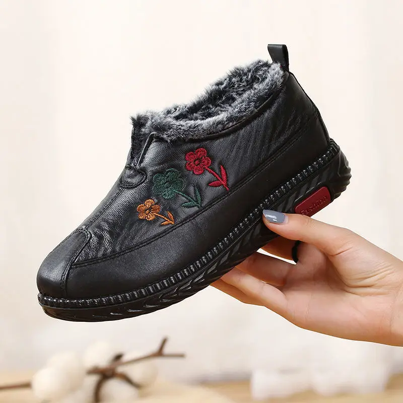 Winter New Old Beijing Cloth Shoes Women's Cotton Shoes fleece-lined Non-slip Warm Slip-on Shoes for Middle-aged and Elderly Moms Snow Boots - Image 4