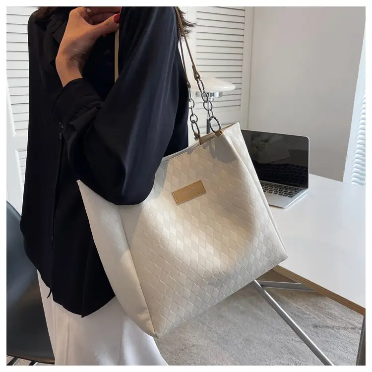 Women's Quilted Shoulder Bag White Brown 2022 — feature 15