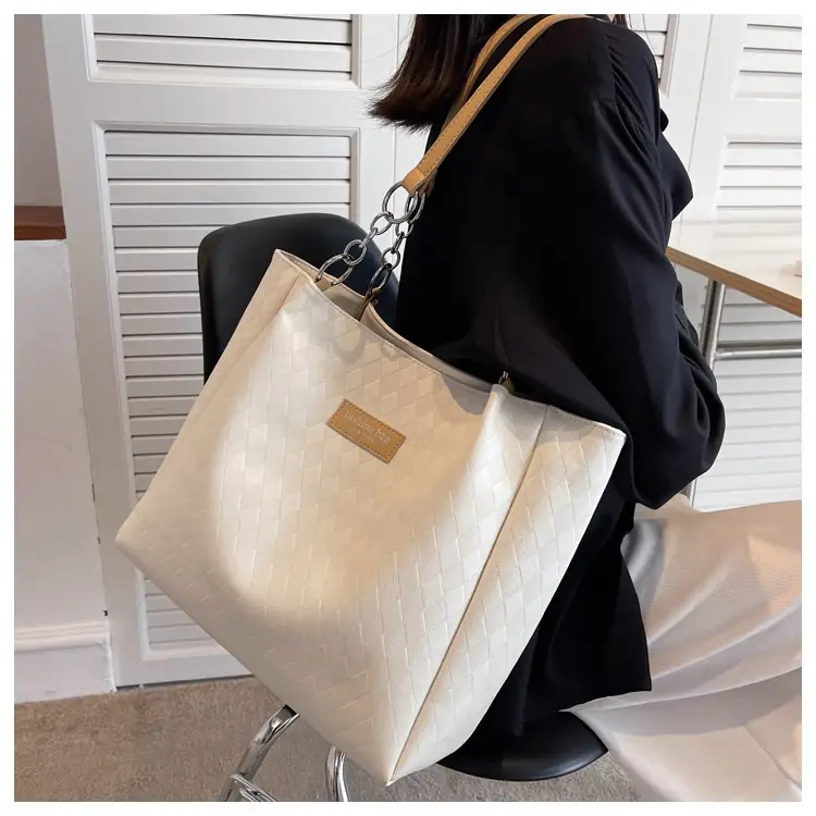 Women's Quilted Shoulder Bag White Brown 2022 — feature 17