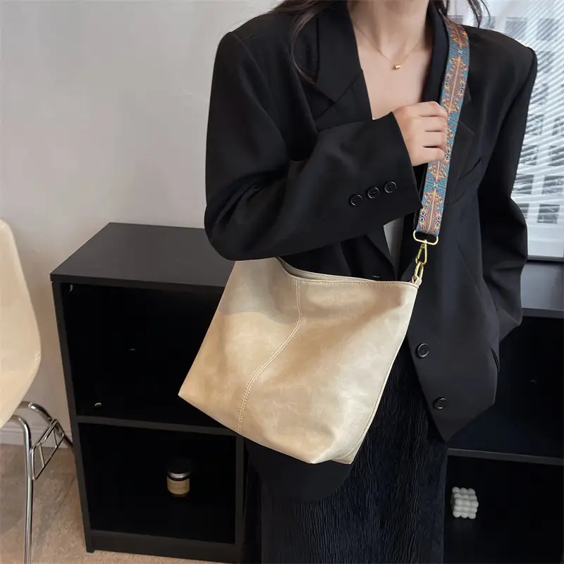 Women's Black Leather Shoulder Bag 2022 Winter New Fashion - Image 7