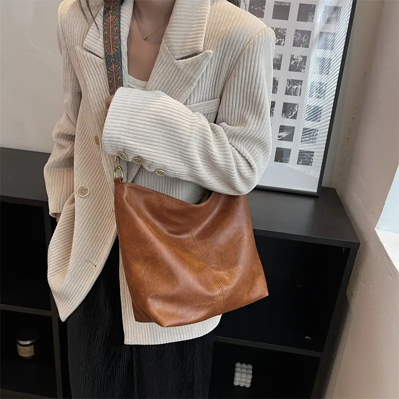 Women's Black Leather Shoulder Bag 2022 Winter New Fashion - Image 8