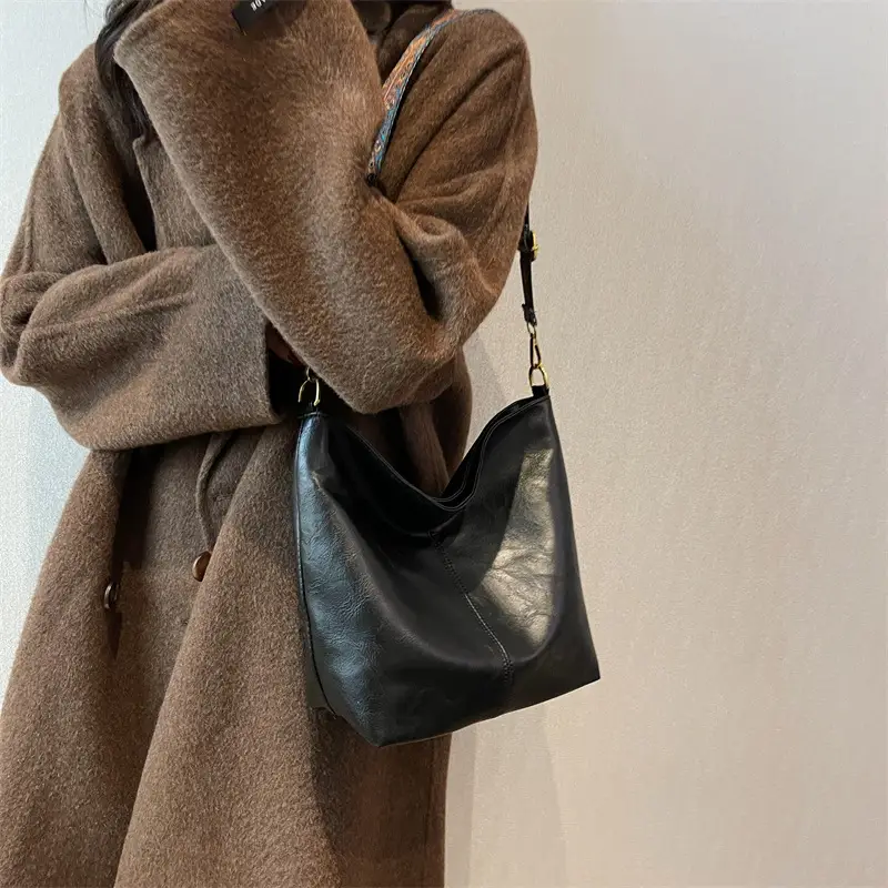 Women's Black Leather Shoulder Bag 2022 Winter New Fashion - Image 9