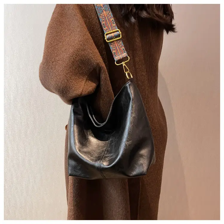 Women's Black Leather Shoulder Bag 2022 Winter New Fashion — feature 11