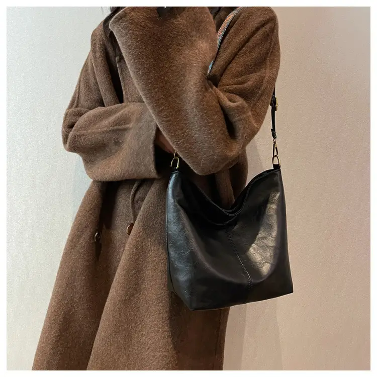 Women's Black Leather Shoulder Bag 2022 Winter New Fashion — feature 12