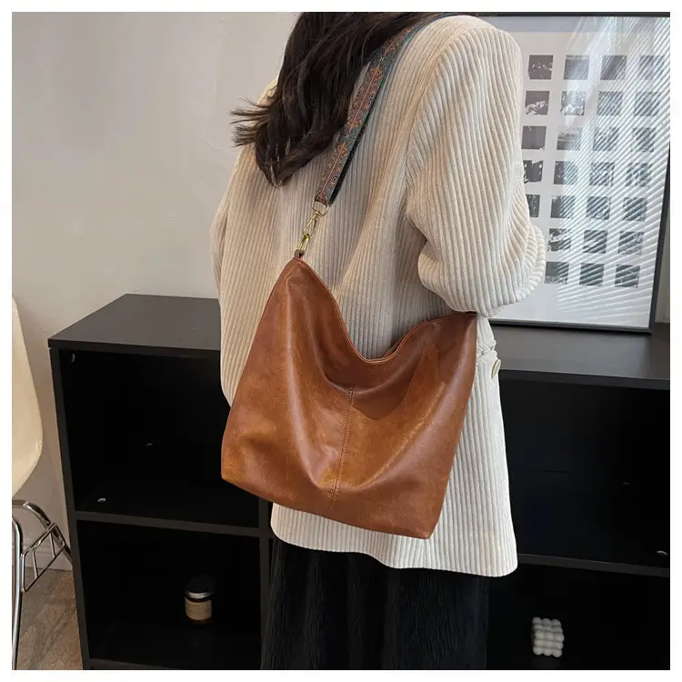 Women's Black Leather Shoulder Bag 2022 Winter New Fashion — feature 14