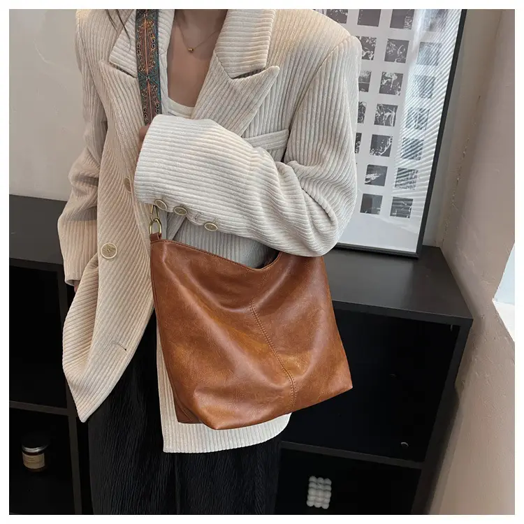 Women's Black Leather Shoulder Bag 2022 Winter New Fashion — feature 15