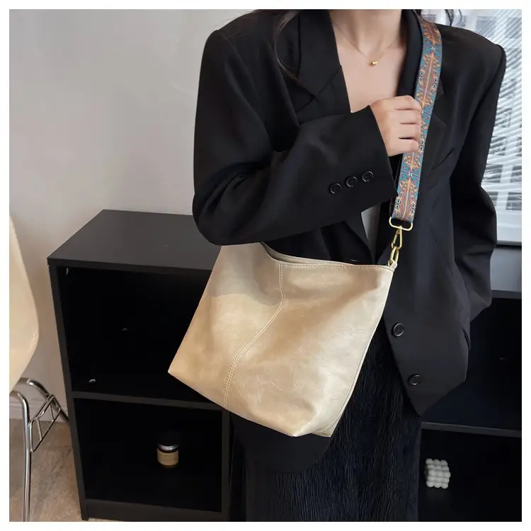 Women's Black Leather Shoulder Bag 2022 Winter New Fashion — feature 16