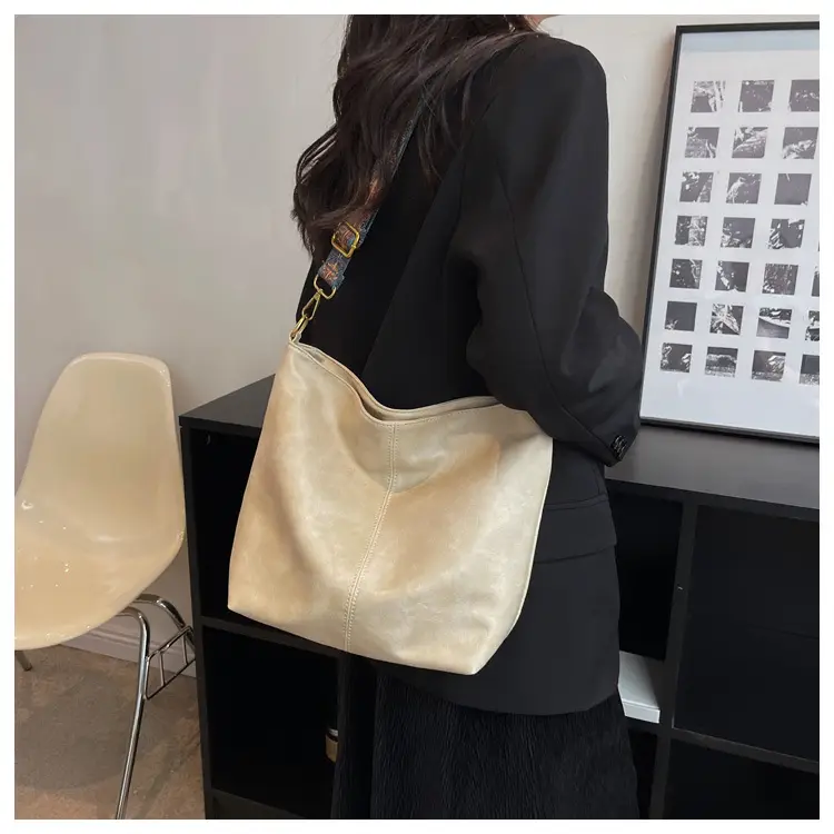 Women's Black Leather Shoulder Bag 2022 Winter New Fashion — feature 17