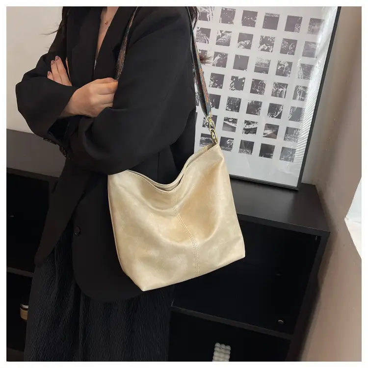 Women's Black Leather Shoulder Bag 2022 Winter New Fashion — feature 18