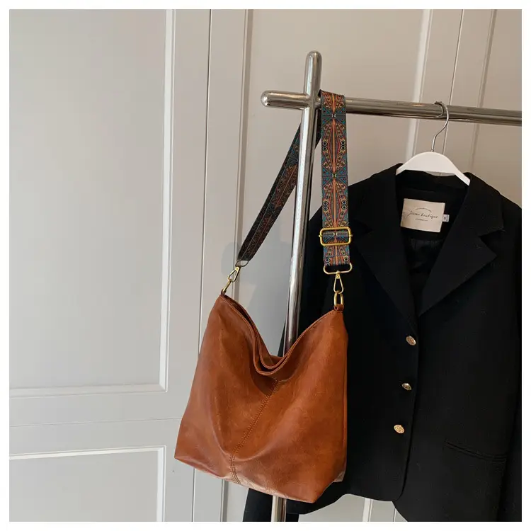 Women's Black Leather Shoulder Bag 2022 Winter New Fashion — feature 21