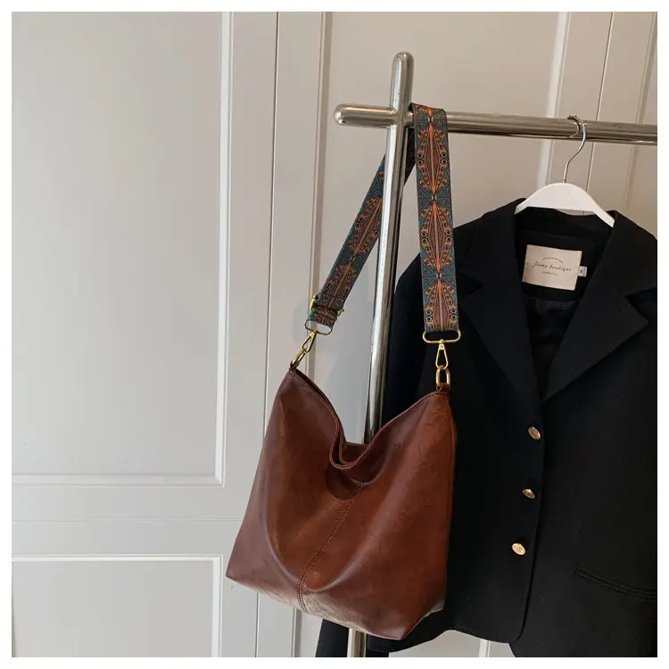 Women's Black Leather Shoulder Bag 2022 Winter New Fashion — feature 22