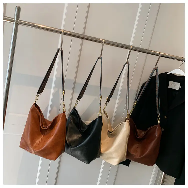Women's Black Leather Shoulder Bag 2022 Winter New Fashion — feature 23