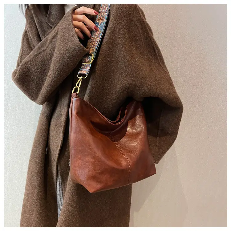 Women's Black Leather Shoulder Bag 2022 Winter New Fashion — feature 9
