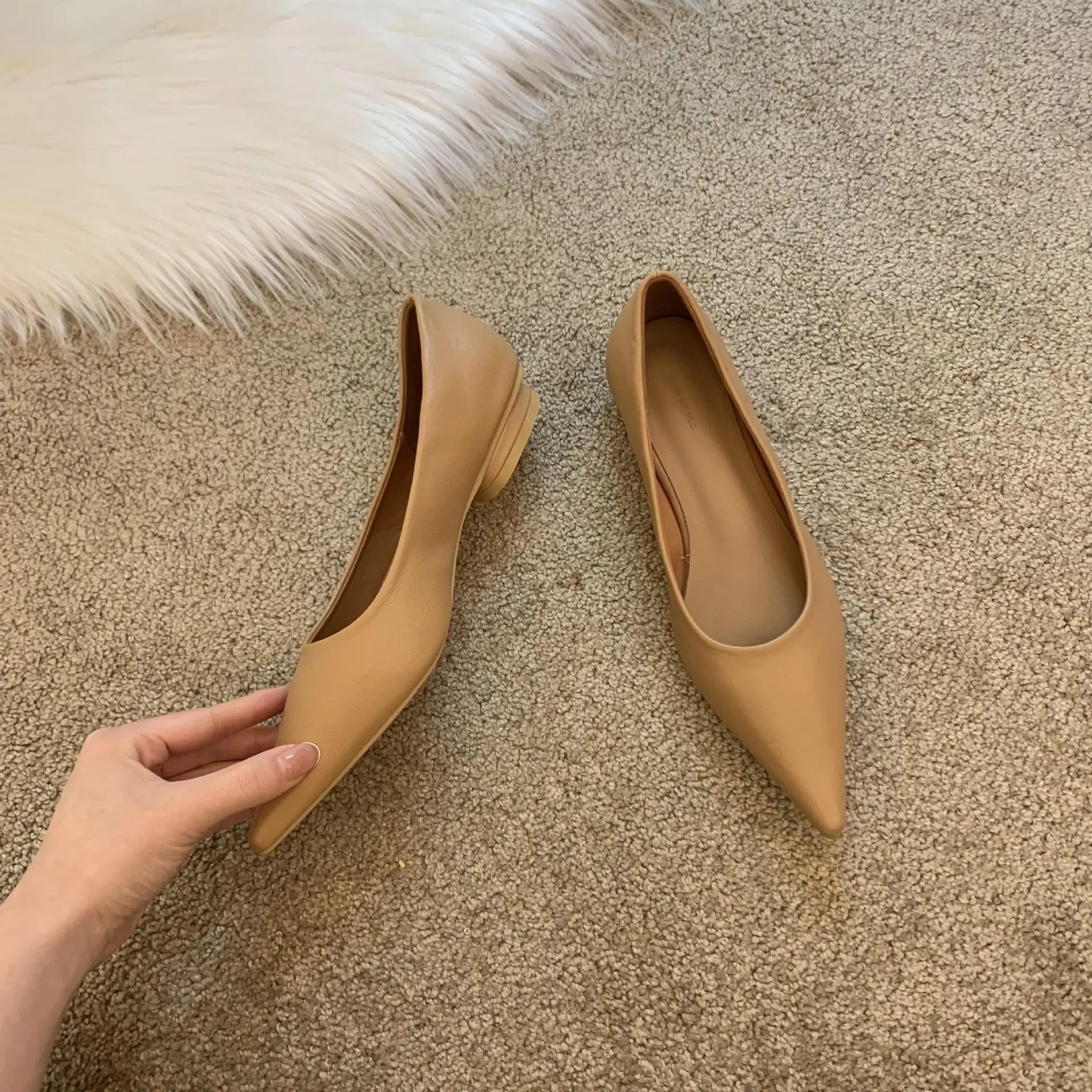 Women's White Leather Pointed Toe Flat Heels — feature 11