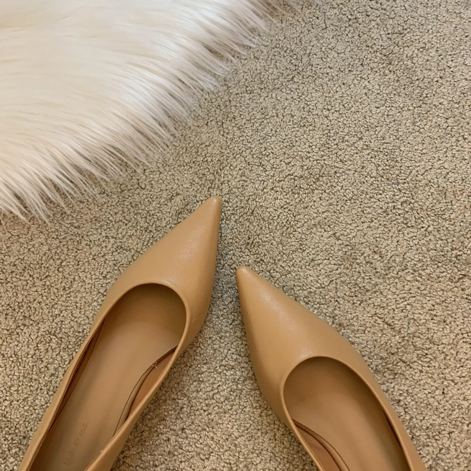 Women's White Leather Pointed Toe Flat Heels — feature 13