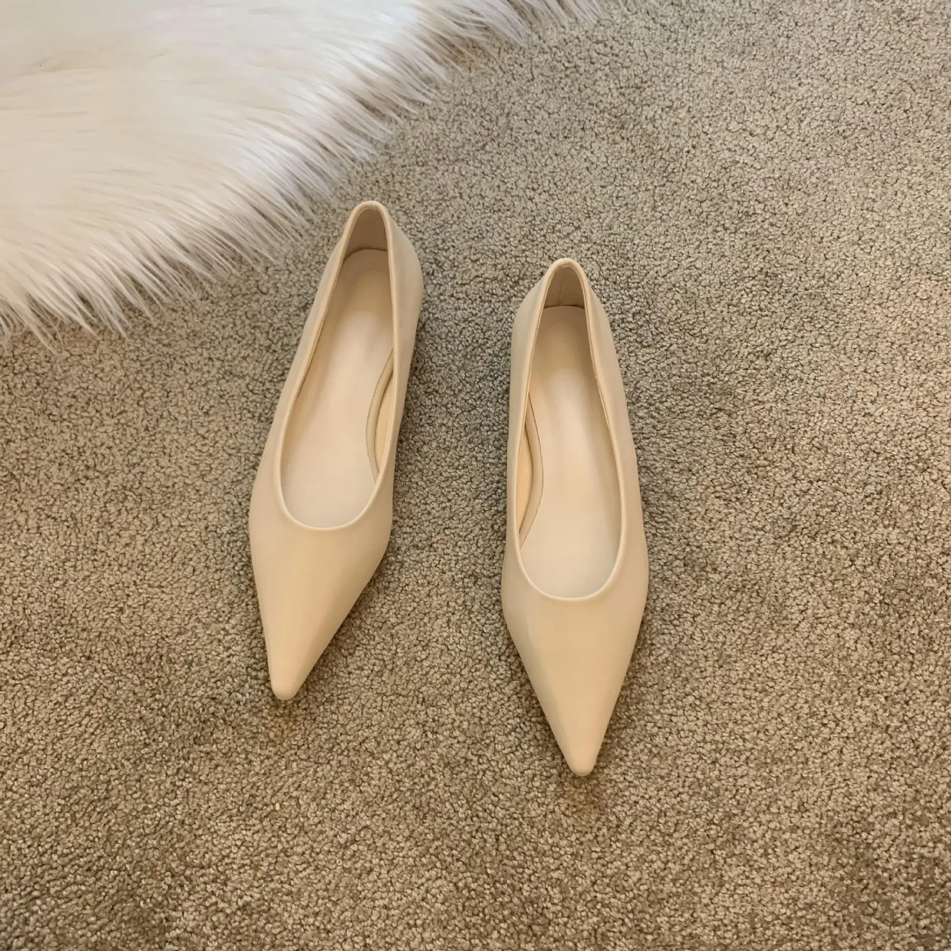 Women's White Leather Pointed Toe Flat Heels — feature 14