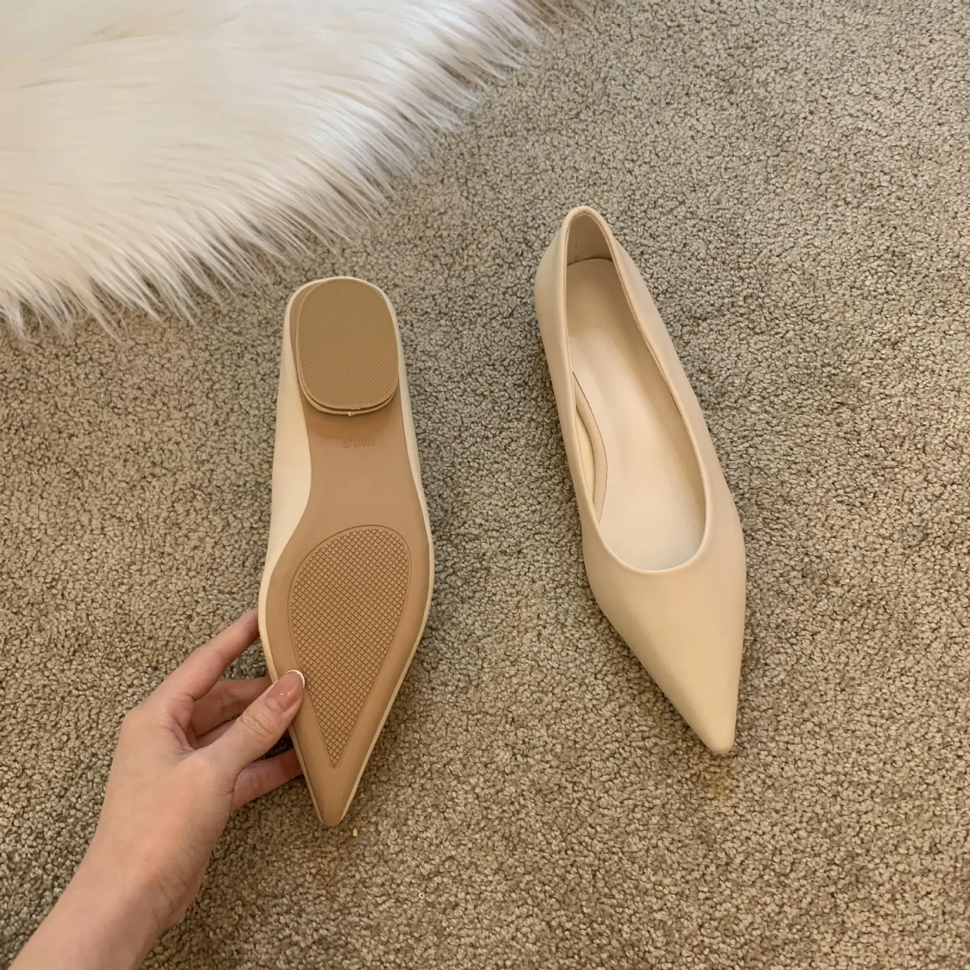 Women's White Leather Pointed Toe Flat Heels — feature 17