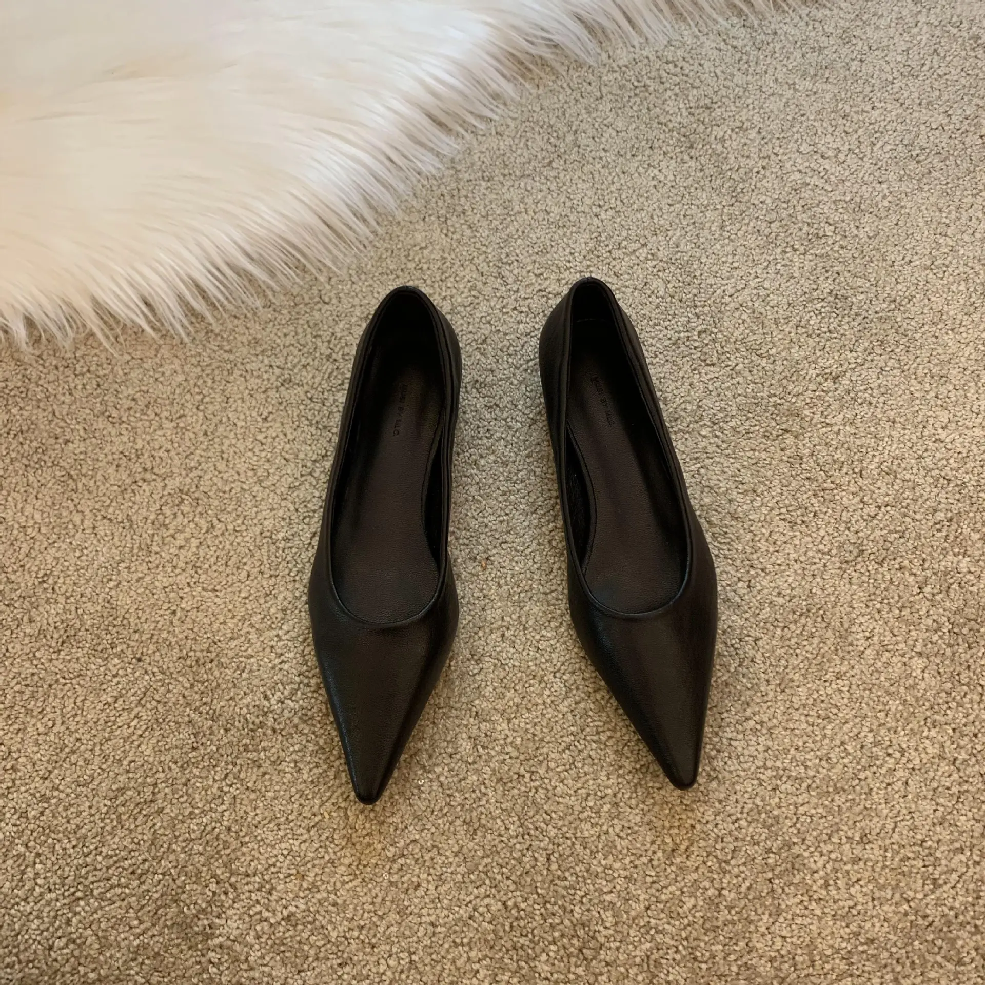 Women's White Leather Pointed Toe Flat Heels — feature 6
