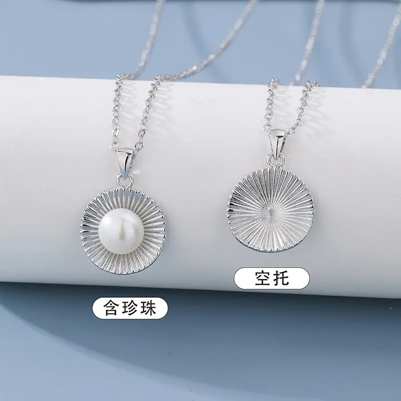 French Retro Pearl Pendant Necklace for Women - Image 4
