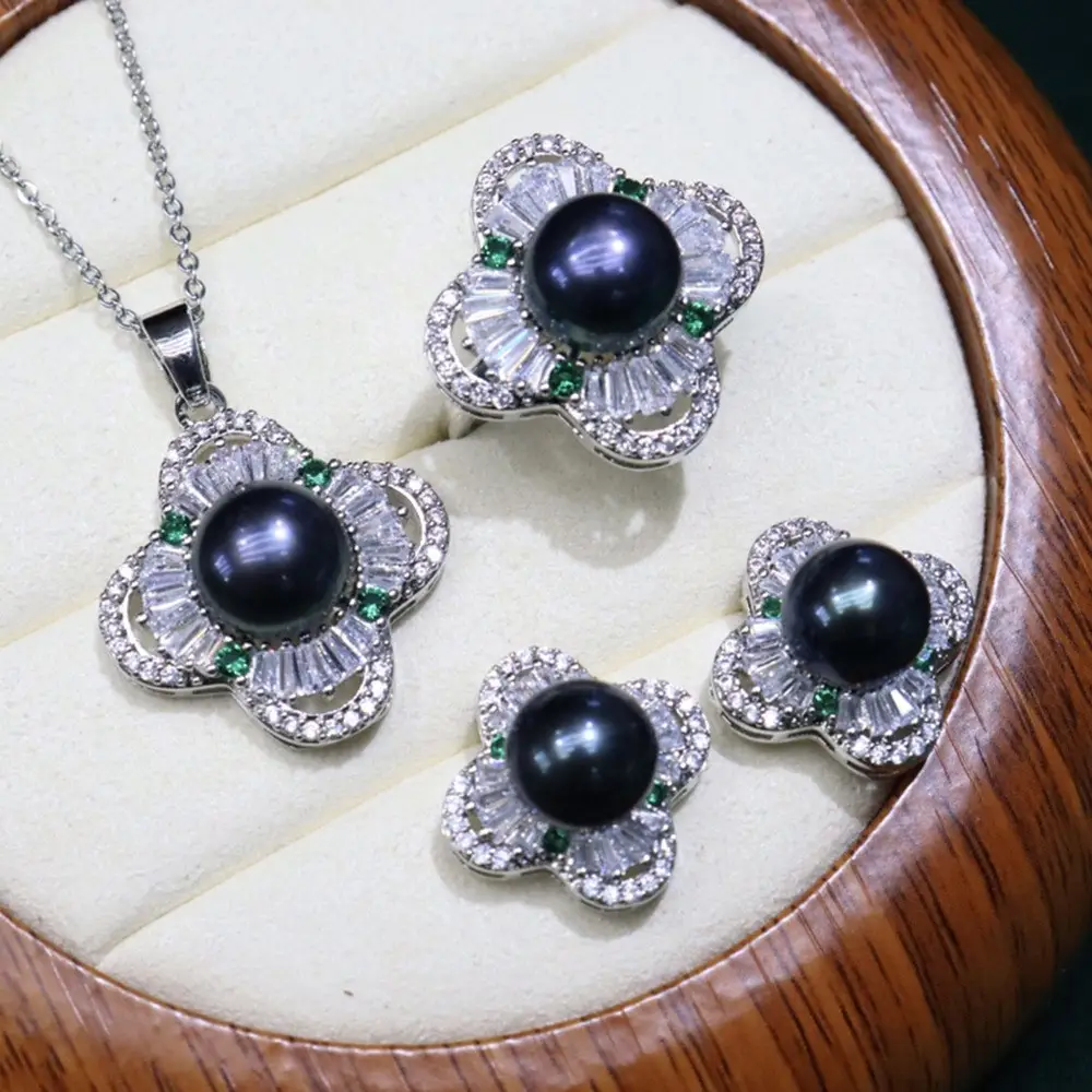 French Palace Pearl Necklace Set with Green Stones - Image 12