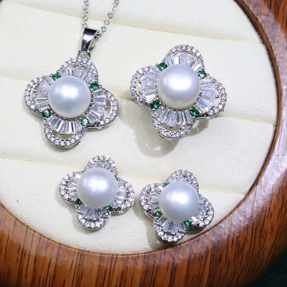 French Palace Pearl Necklace Set with Green Stones - Image 8