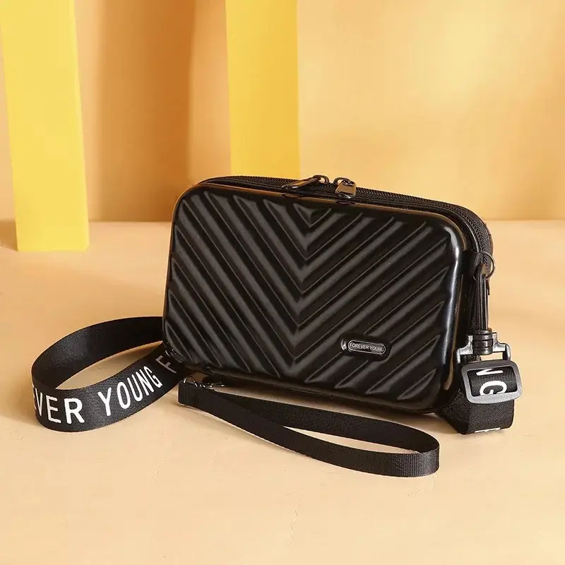 Red Textured Shoulder Bag for Women 2025 Winter Fashion - Image 2