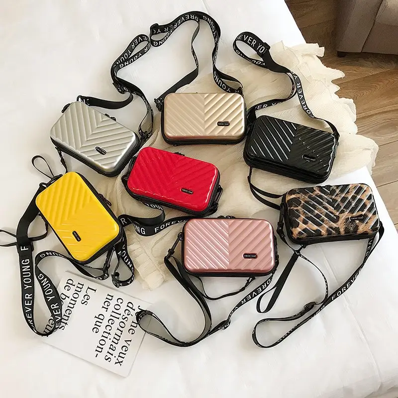 Red Textured Shoulder Bag for Women 2025 Winter Fashion - Image 7