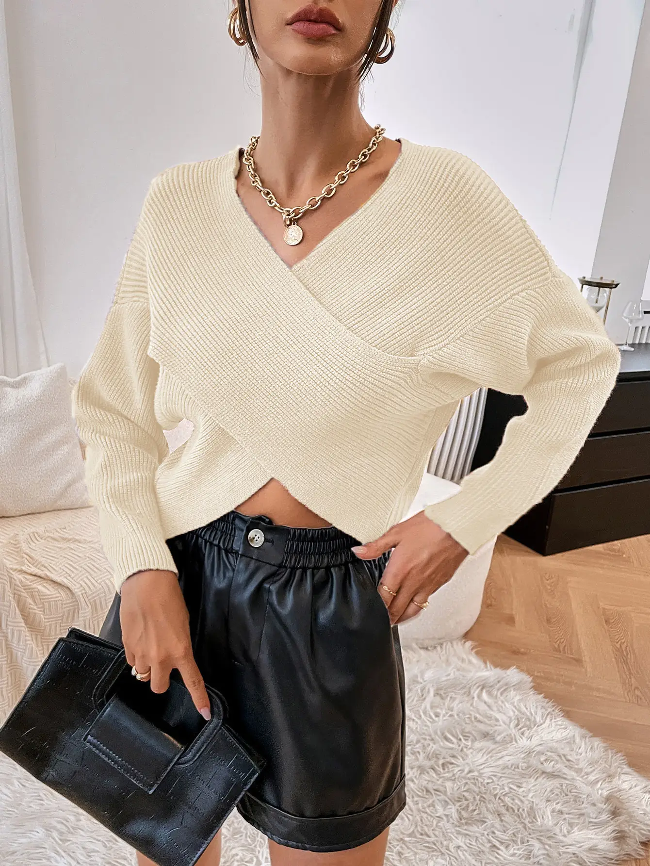 2025 Cross Neck V Neck Sweater Jacket Pink Black Shorts - Image 13