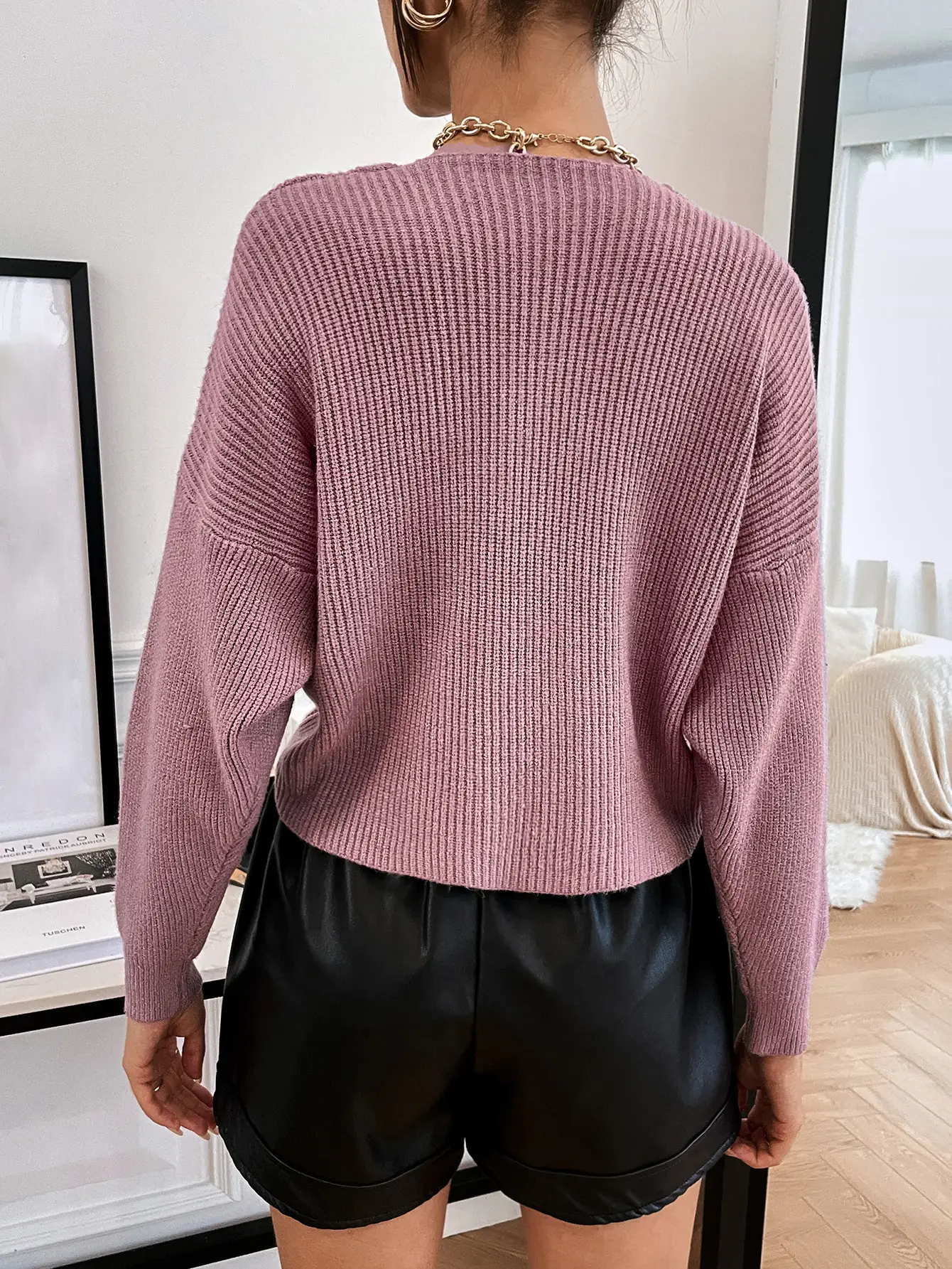 2025 Cross Neck V Neck Sweater Jacket Pink Black Shorts — feature 10