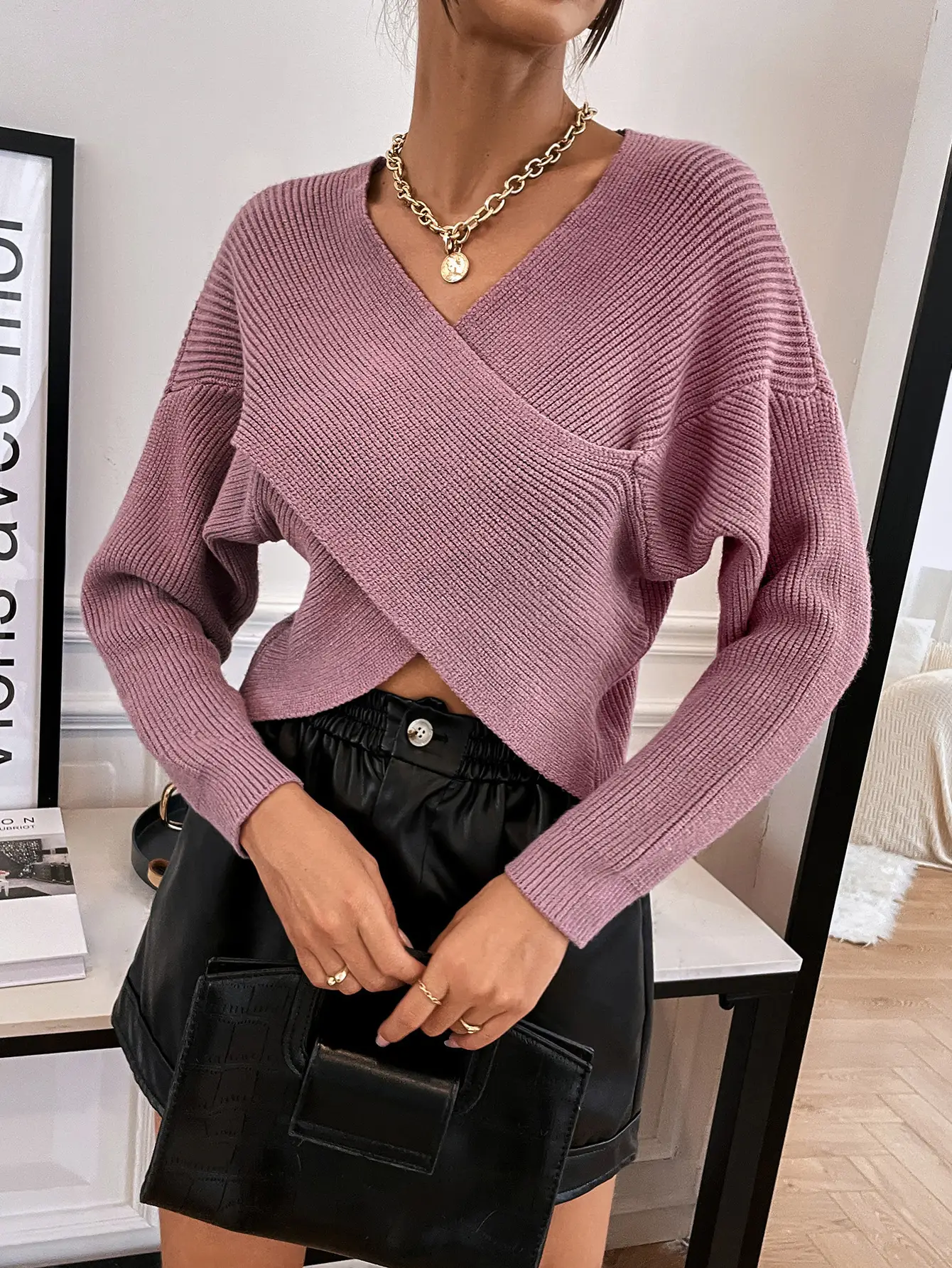 2025 Cross Neck V Neck Sweater Jacket Pink Black Shorts — feature 8