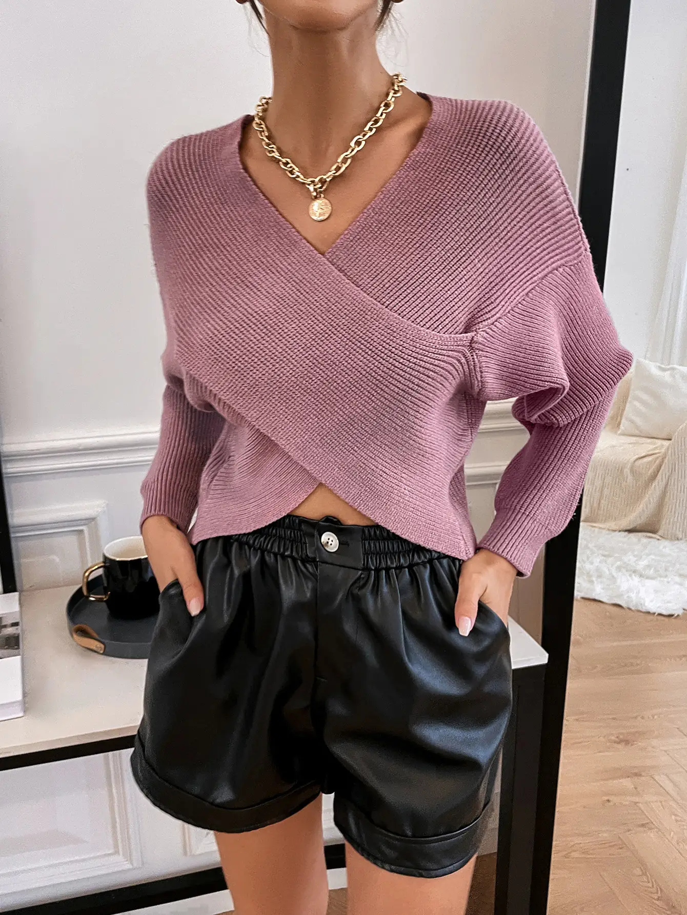 2025 Cross Neck V Neck Sweater Jacket Pink Black Shorts — feature 9