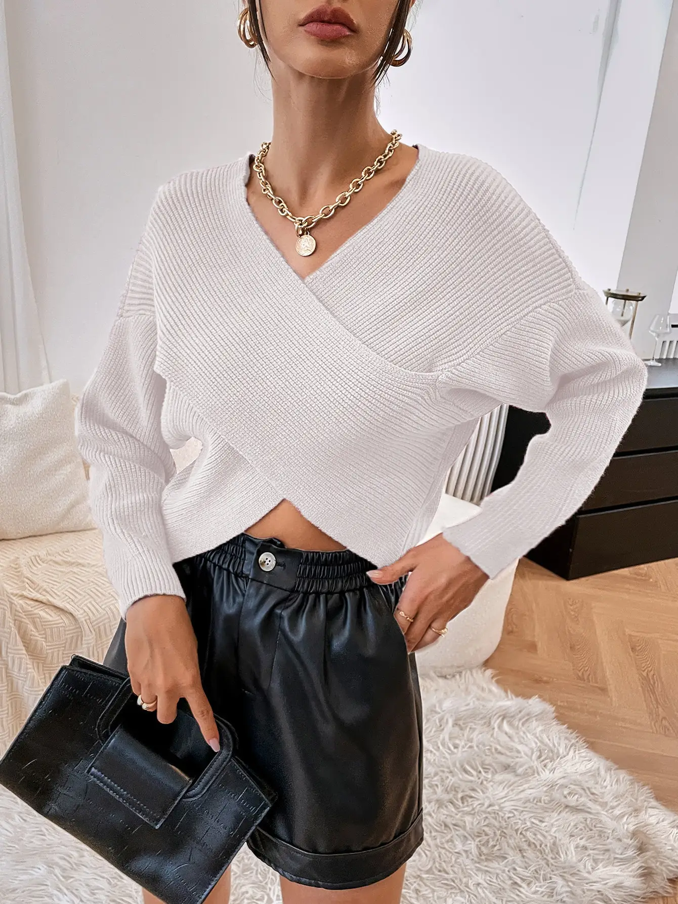 2025 Cross Neck V Neck Sweater Jacket Pink Black Shorts - Image 4