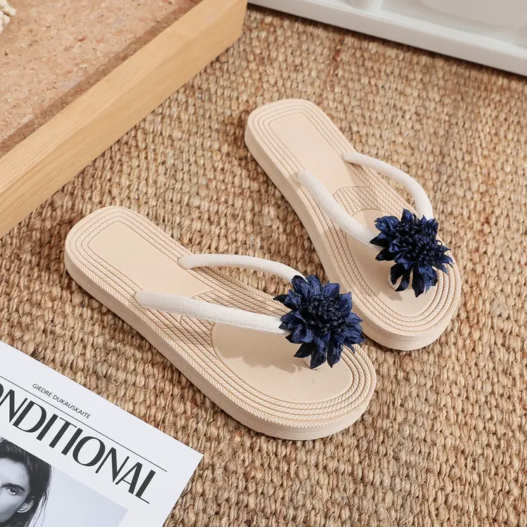 Imitation Straw Travel Embossed Women's Flip Flops Sandals for Outer Wear Fashion Beach Flat Heel Flip-toe Summer Embossed Foam