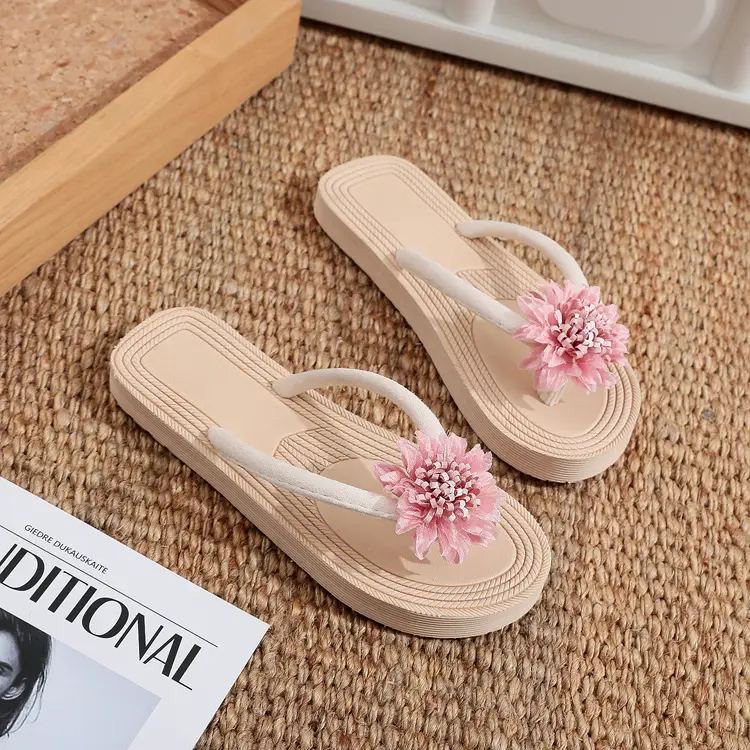 Imitation Straw Travel Embossed Women's Flip Flops Sandals for Outer Wear Fashion Beach Flat Heel Flip-toe Summer Embossed Foam