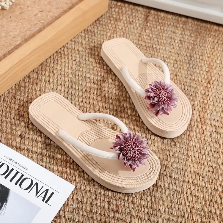 Imitation Straw Travel Embossed Women's Flip Flops Sandals for Outer Wear Fashion Beach Flat Heel Flip-toe Summer Embossed Foam