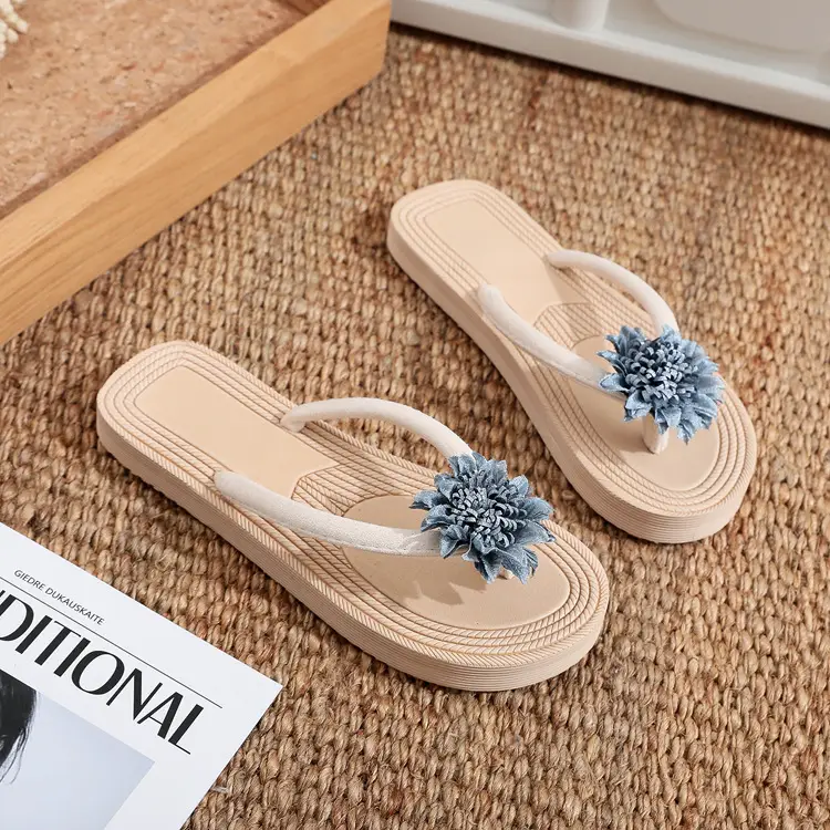 Imitation Straw Travel Embossed Women's Flip Flops Sandals for Outer Wear Fashion Beach Flat Heel Flip-toe Summer Embossed Foam