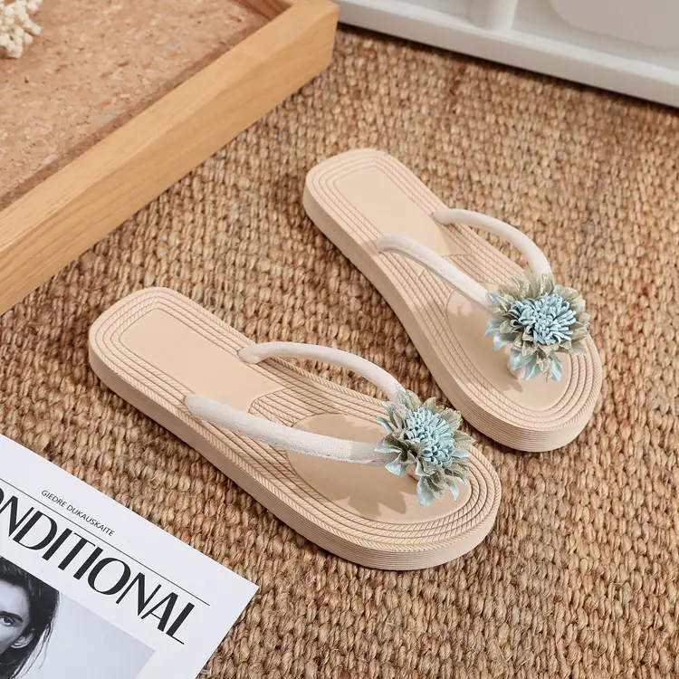 Imitation Straw Travel Embossed Women's Flip Flops Sandals for Outer Wear Fashion Beach Flat Heel Flip-toe Summer Embossed Foam