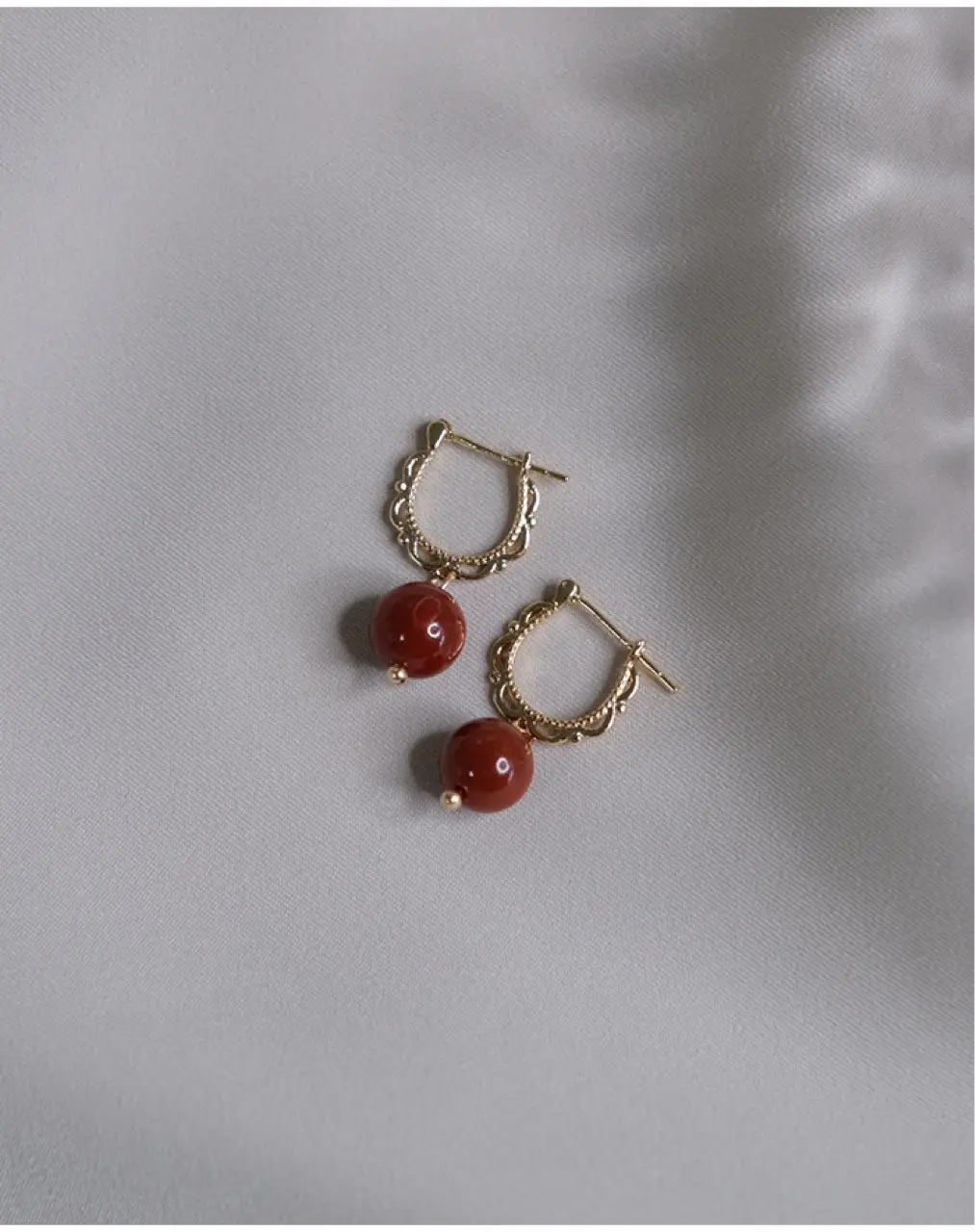 South Red Agate Ear Buckle Earrings 925 Gold — feature 2