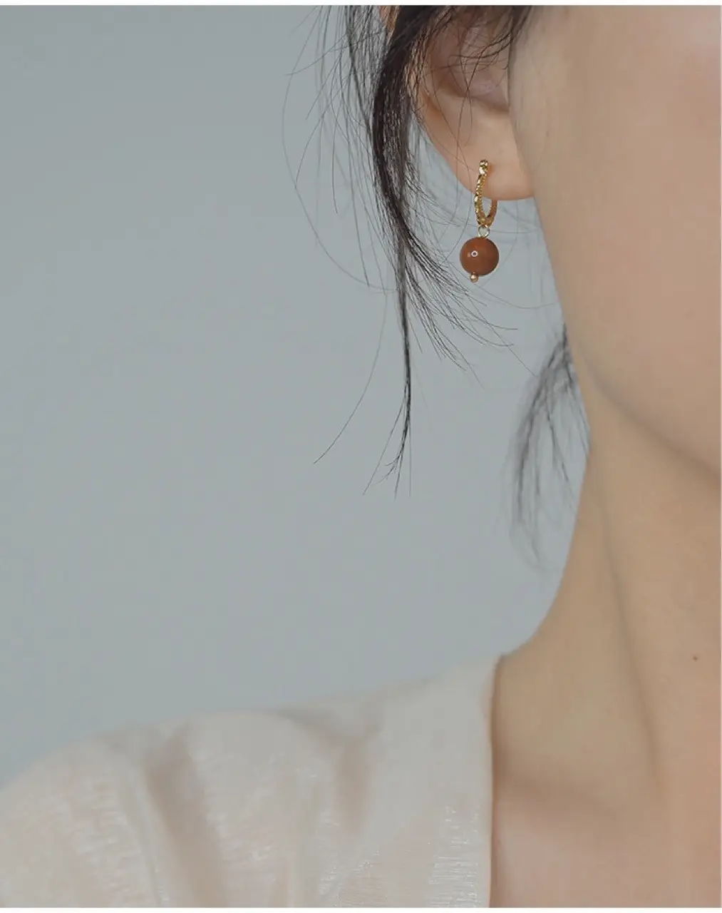 South Red Agate Ear Buckle Earrings 925 Gold — feature 5