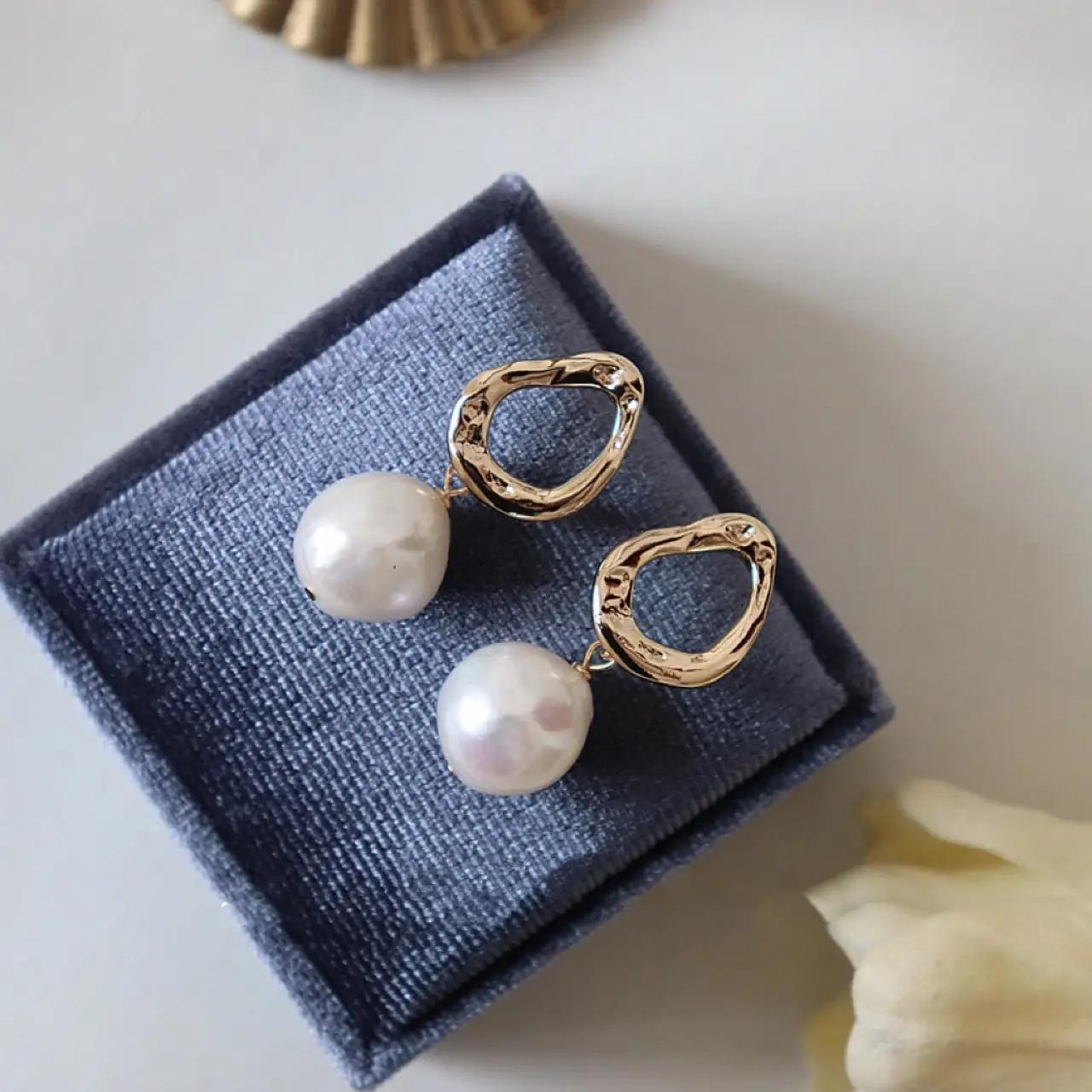 Pearl Earrings Female 925 Silver Needle Niche Retro French Style — feature 8