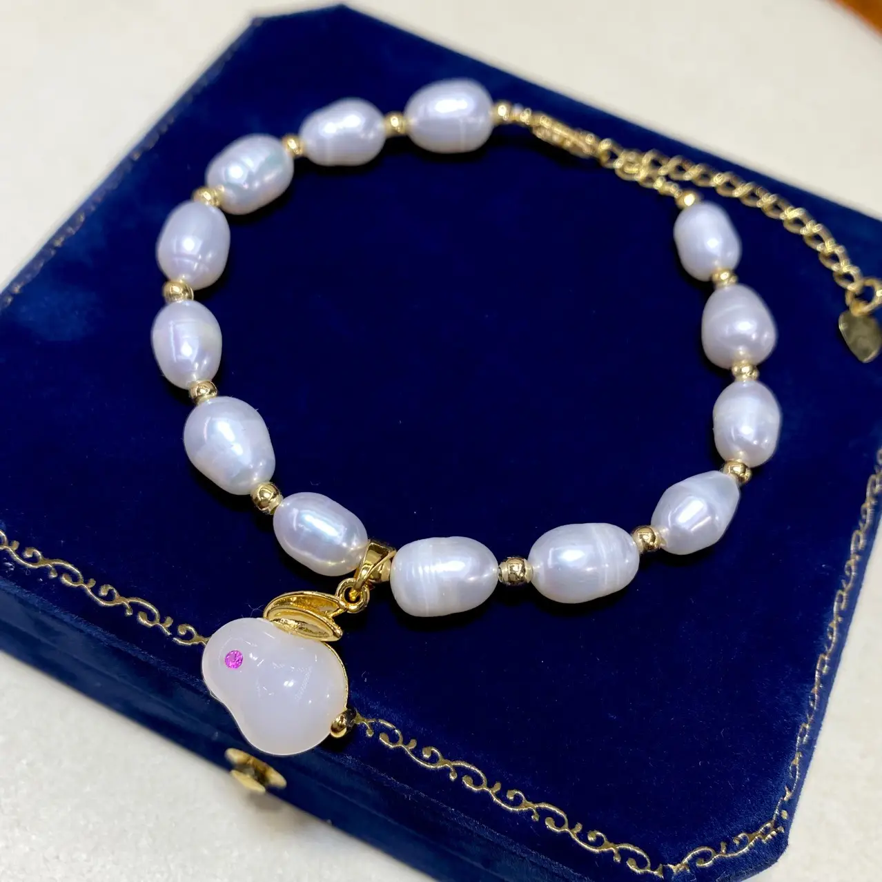 Natural Freshwater Pearl Jade Rabbit Bracelet — feature 3