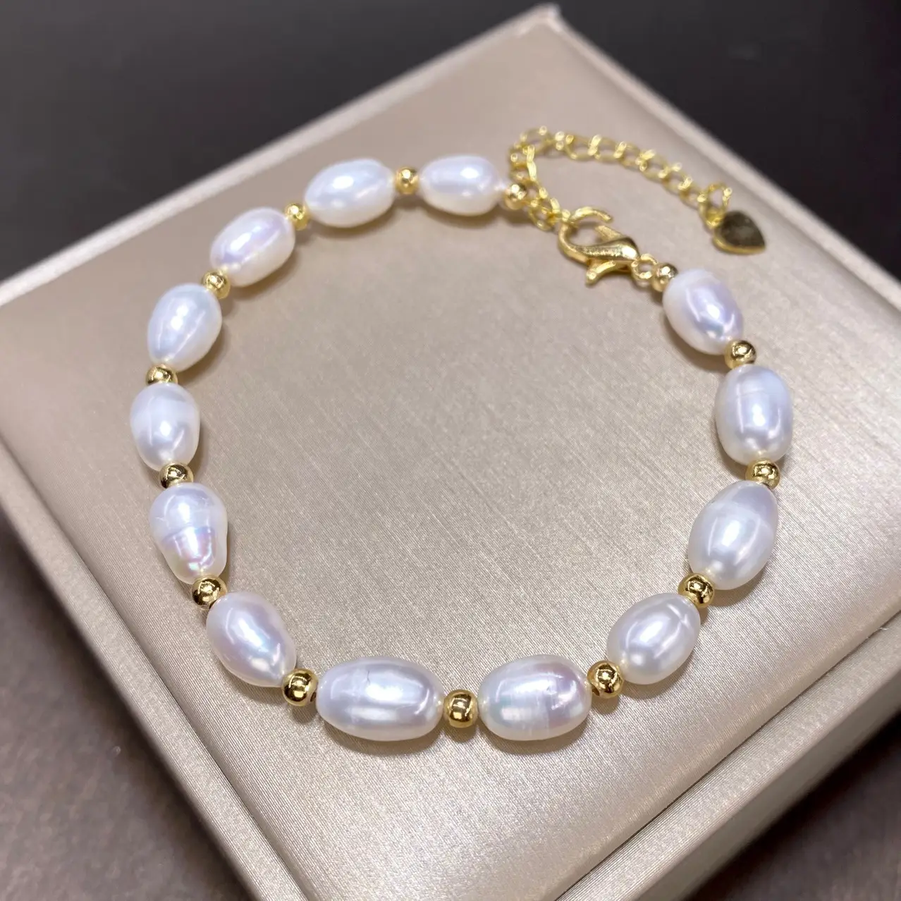 Natural Freshwater Pearl Jade Rabbit Bracelet — feature 8