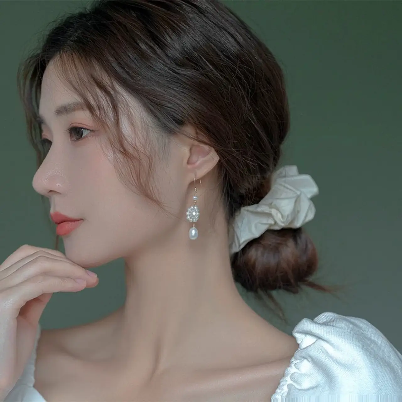 Romantic Pearl Earrings French Style for Women - Image 4