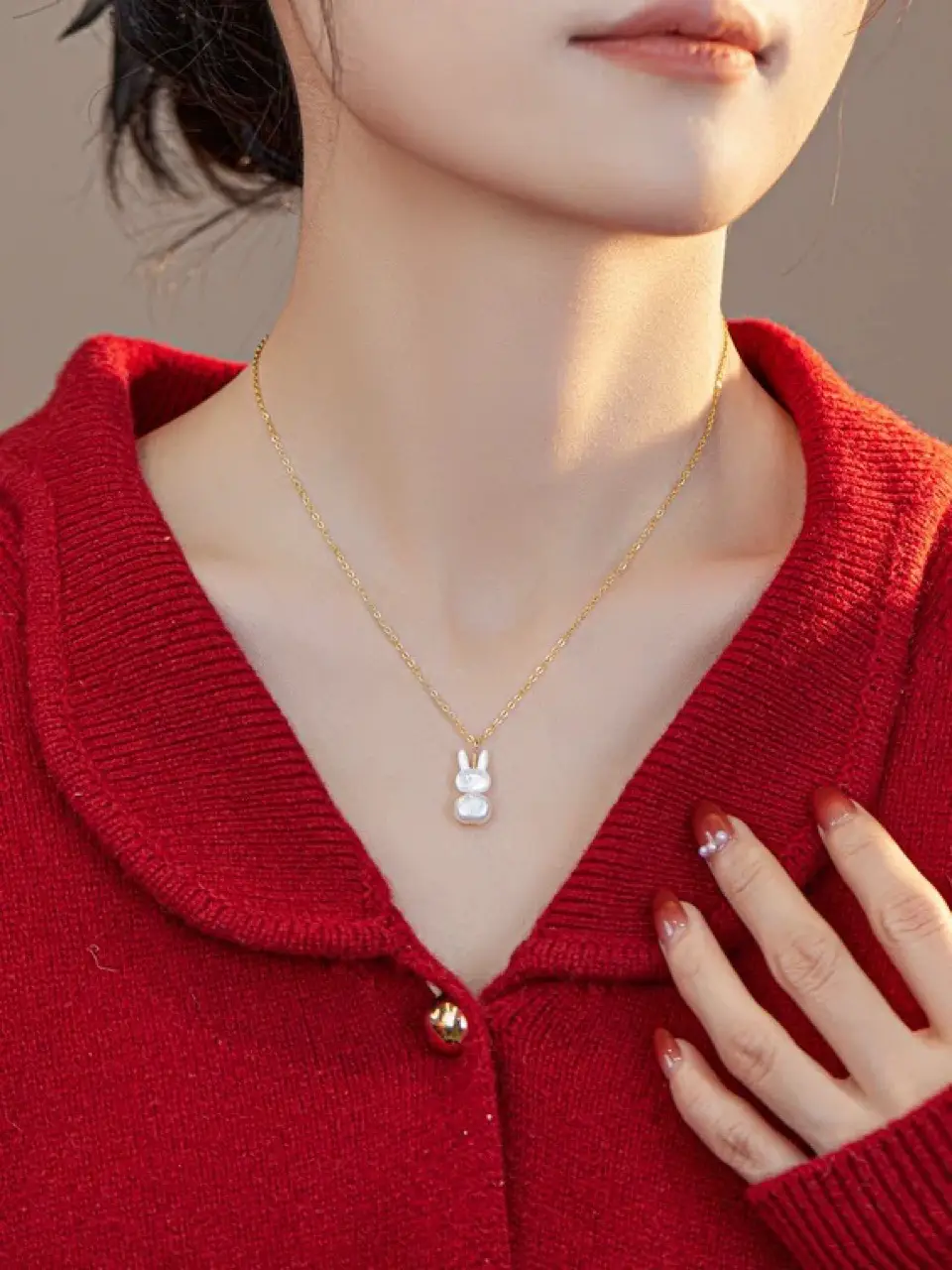 Rabbit Pearl Clavicle Necklace Light Gold — feature 2