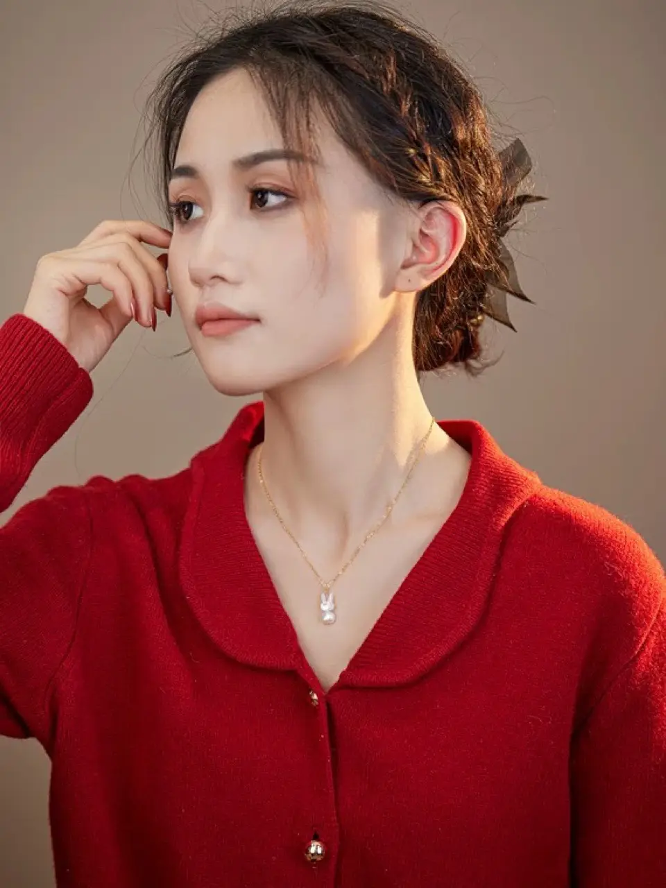 Rabbit Pearl Clavicle Necklace Light Gold — feature 3