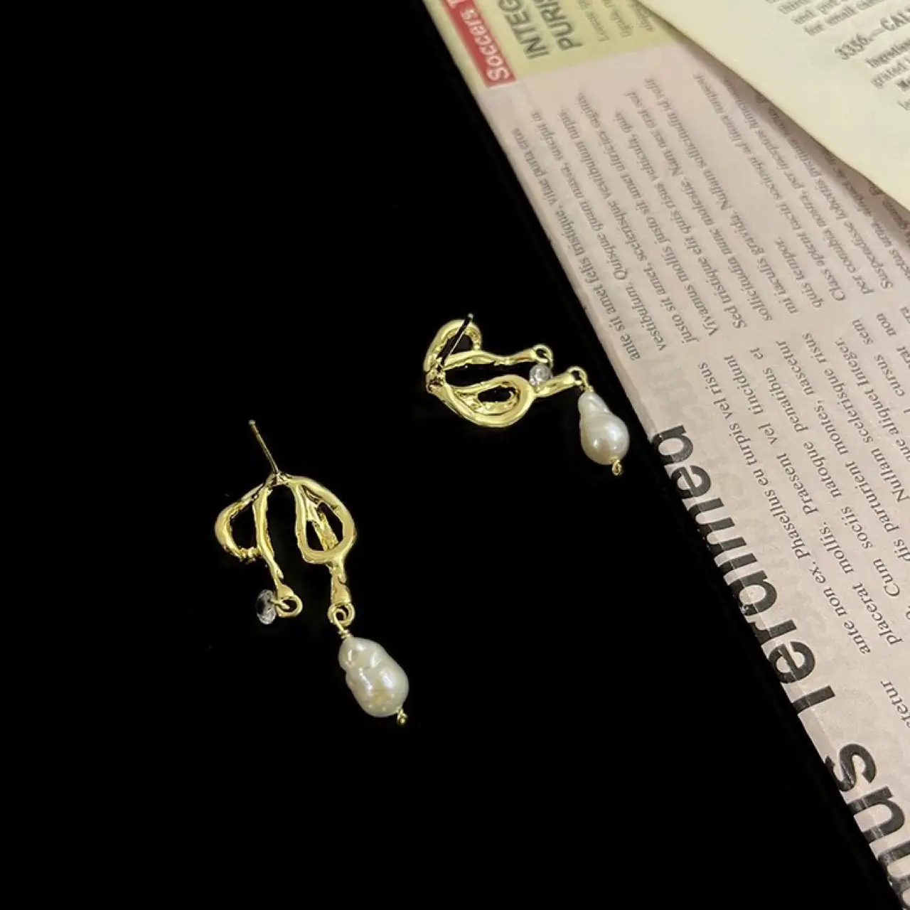 Abstract Melted Bow Pearl Earrings Silver Pin - Image 3