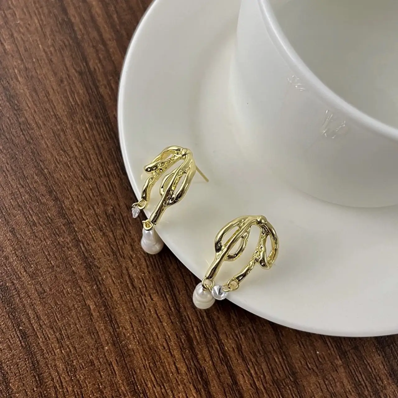 Abstract Melted Bow Pearl Earrings Silver Pin - Image 4