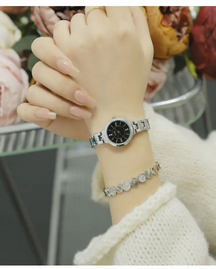 Women's Silver Quartz Watch with Alloy Bracelet — feature 10